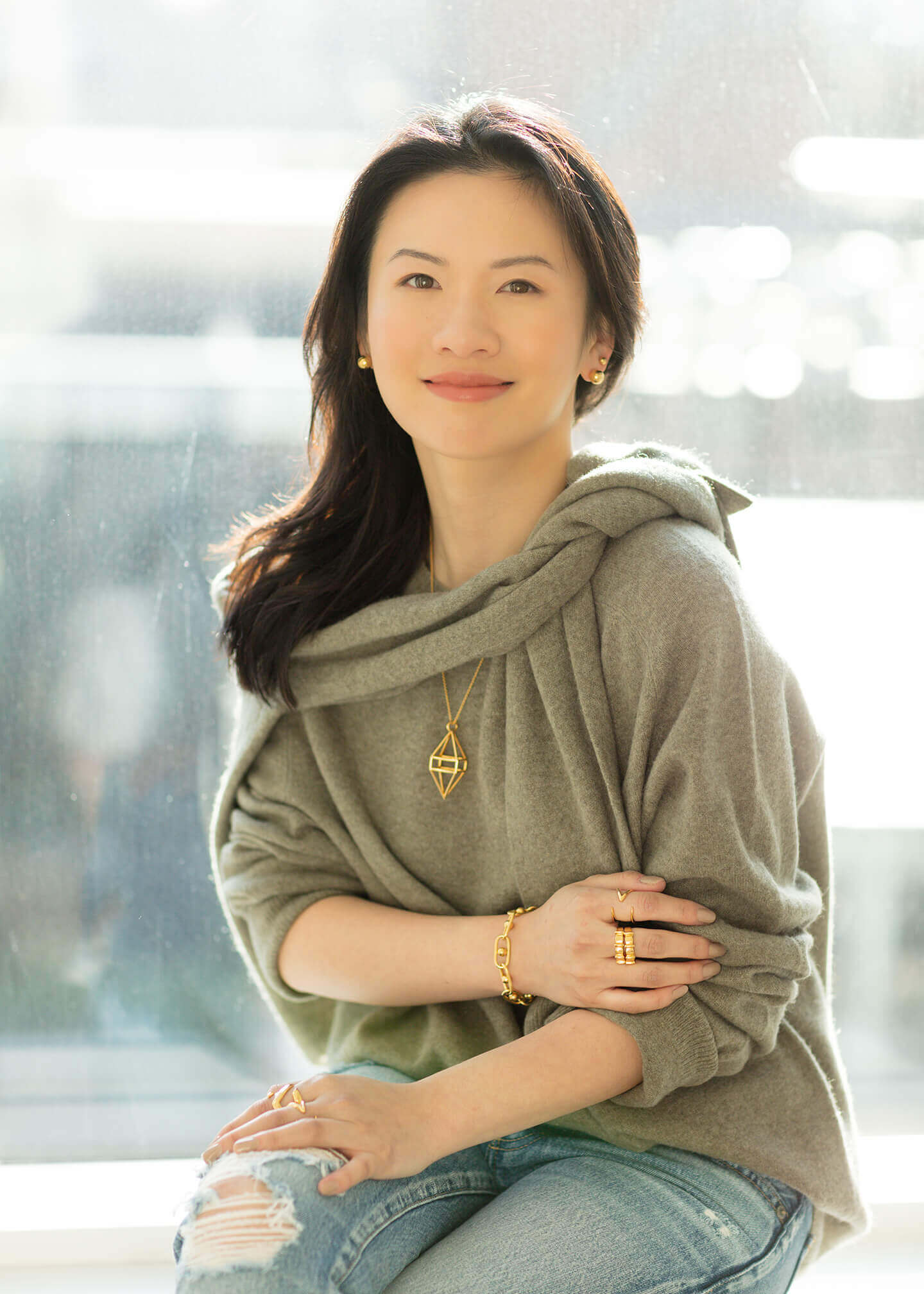 Chloe Cai is wearing Auvere 22 and 24 karat gold jewelry