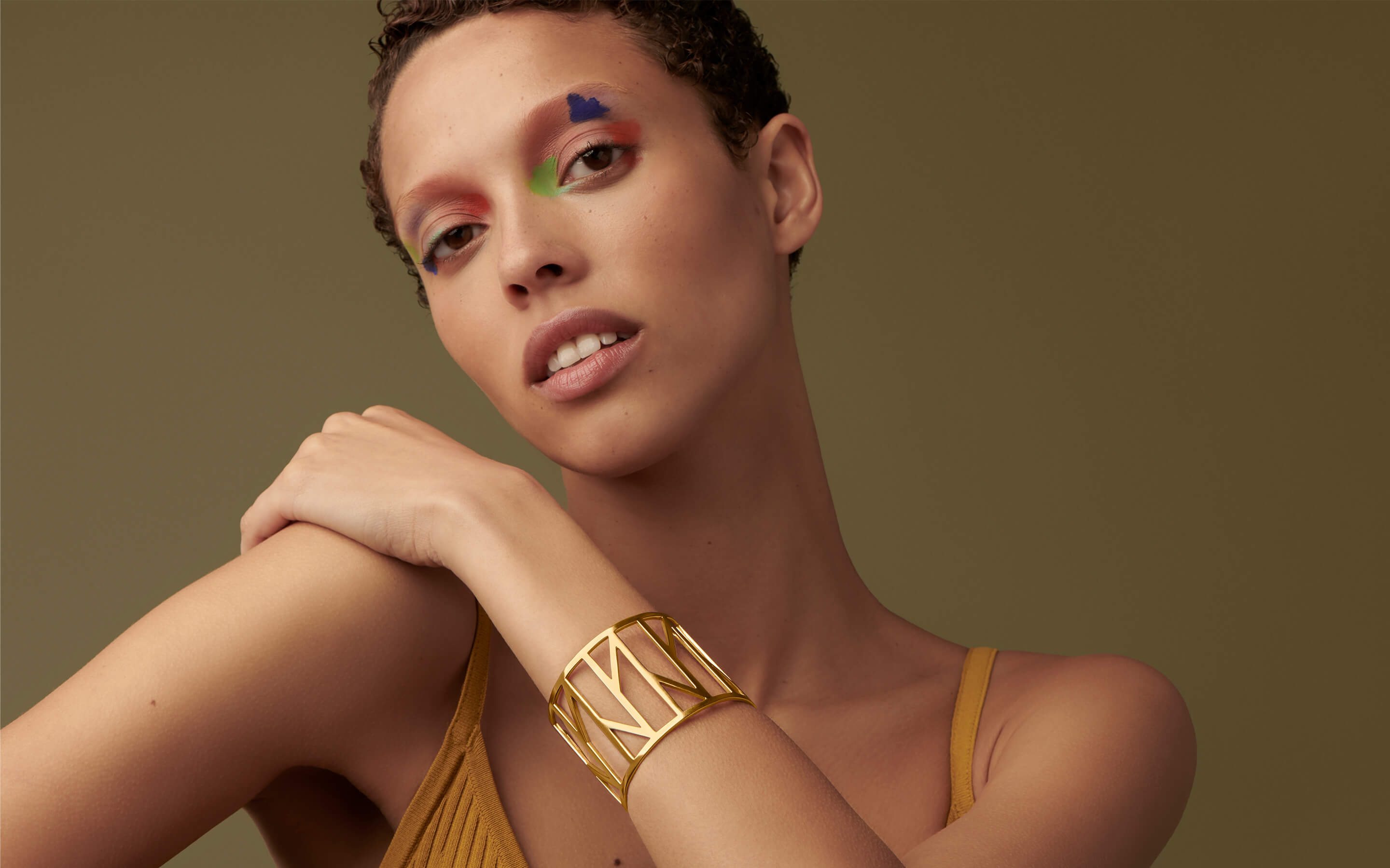 Woman model wearing Auvere 22 karat gold bracelet