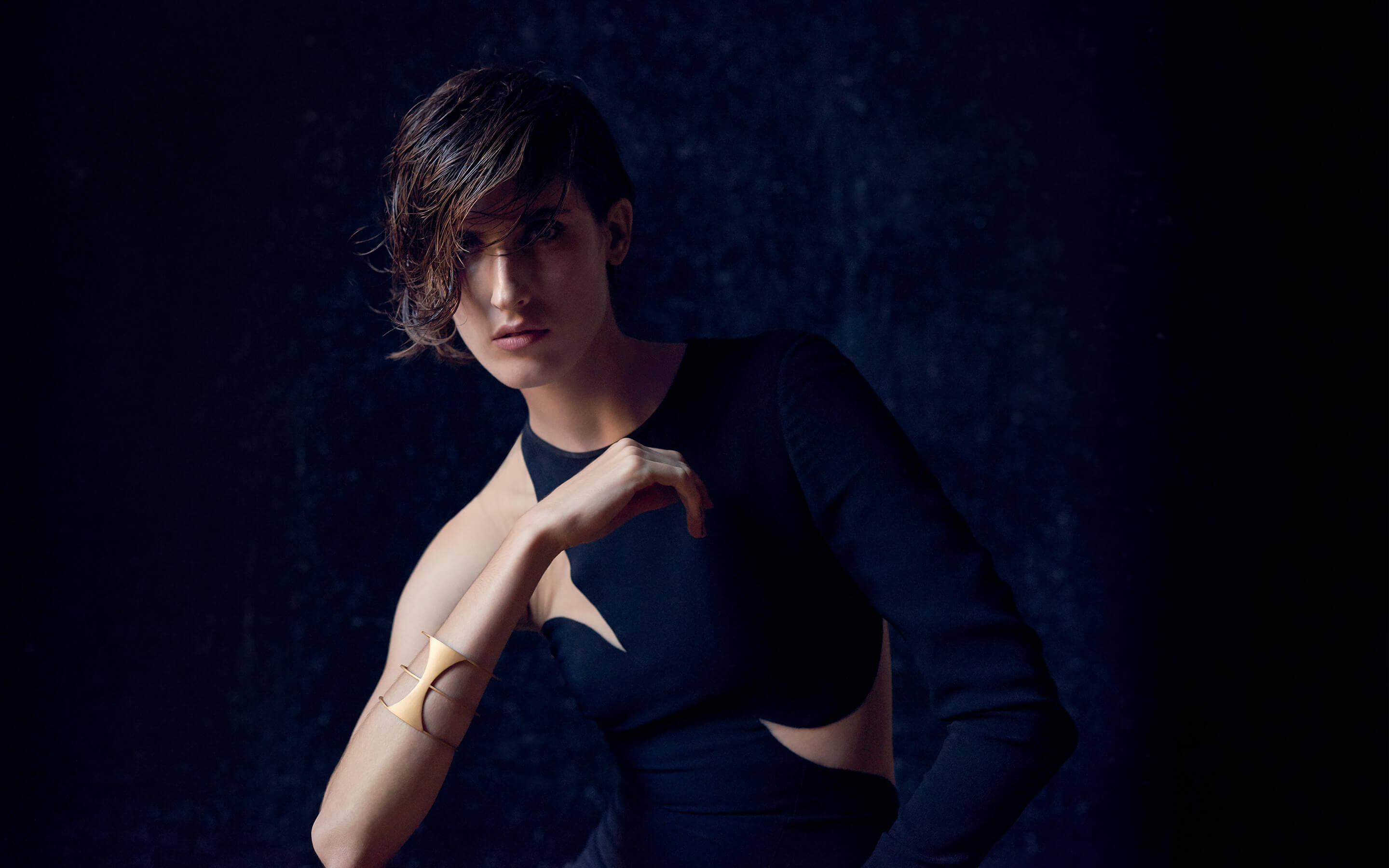 Woman model wearing Auvere 22 and 24 karat gold jewelry from the Cosmic Gold campaign