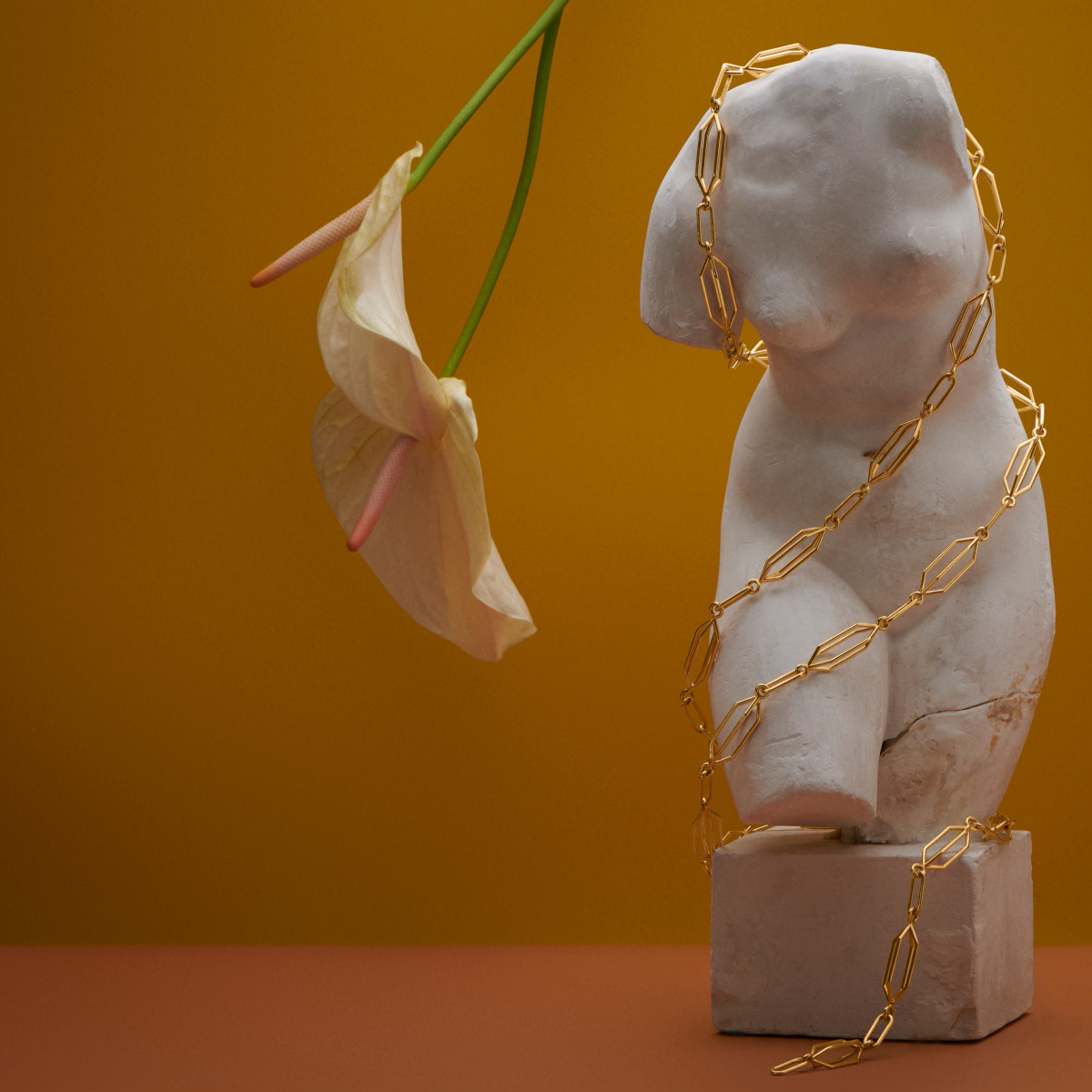 Discover rare 18 karat gold collections