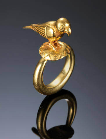 Gold Mughal Parrot Ring, 18th century