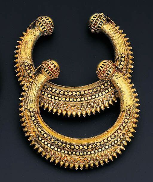 Pair of gold Kadas (arm torque), late 19th century